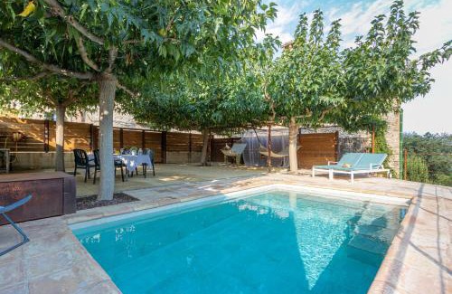 Boadella i les Escaules House | Relax at Cal Sabater: Family-Friendly with Pool Access
