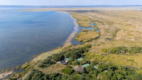Makakatana Cabin | Idyllic Makakatana Bay Lodge: Oceanfront Bliss Awaits