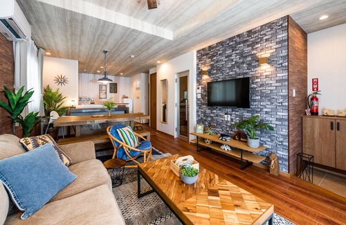 Ginowan House | Guest Rated 10/10: Makanalea Beachstyle with Ocean View