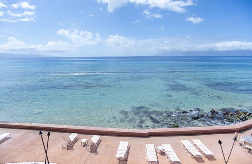 Honokowai Condo | Beachfront Makani Sands #208: Oceanview Condo with Balcony