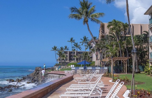 Honokowai Condo | Beachfront Makani Sands #208: Oceanview Condo with Balcony