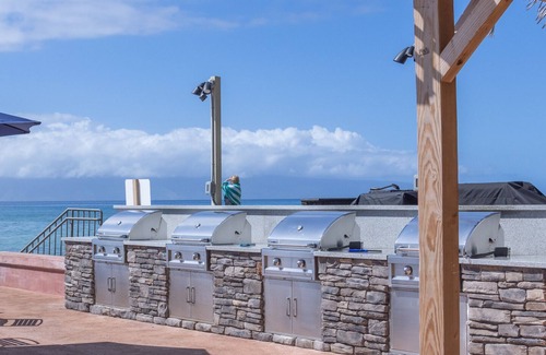 Honokowai Condo | Beachfront Makani Sands #208: Oceanview Condo with Balcony