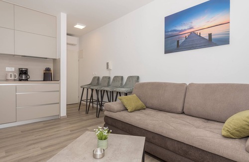 Donja luka Apartment | Relaxing Makarska Beach Apartment with Oceanfront Views