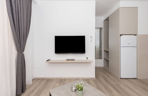 Donja luka Apartment | Relaxing Makarska Beach Apartment with Oceanfront Views