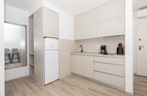 Donja luka Apartment | Relaxing Makarska Beach Apartment with Oceanfront Views