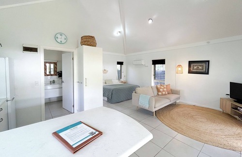 Tapere of Titikaveka Villa | Top Rated Makayla Palms with Ocean View and Breakfast