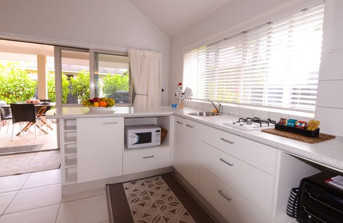 Tapere of Titikaveka Villa | Top Rated Makayla Palms with Ocean View and Breakfast