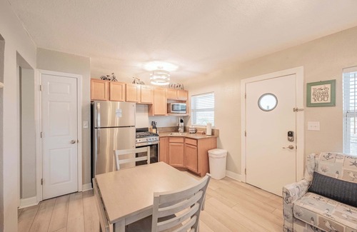 Clearwater Beach Hotel | Oceanfront Beachy Suite 6: Guest Rated 9.8, Family-Friendly