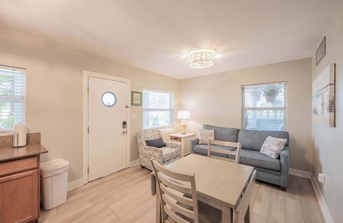 Clearwater Beach Hotel | Oceanfront Beachy Suite 6: Guest Rated 9.8, Family-Friendly