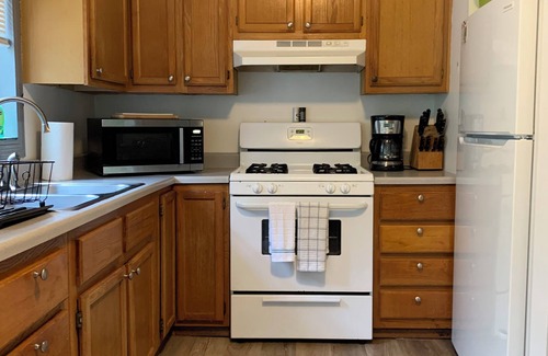 Town Hill House | Book Your 2023 Stay at Our Pet-Friendly Oceanfront Hotel