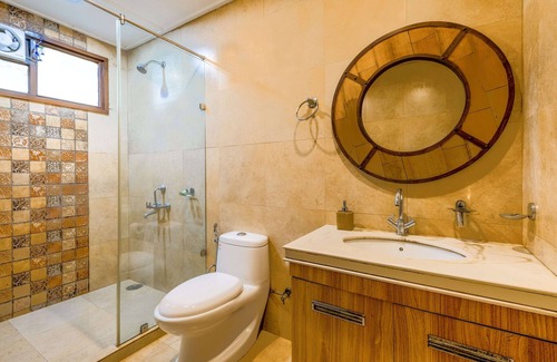 The Mall Road Cabin | Turn Your Dream Vacation into Reality - Family-Friendly Stay
