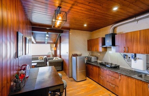 The Mall Road Cabin | Turn Your Dream Vacation into Reality - Family-Friendly Stay