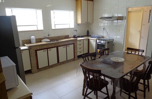 Centro Apartment | Homey Retreat with 4 Bedrooms & Free Wi-Fi Near Crafts Fair