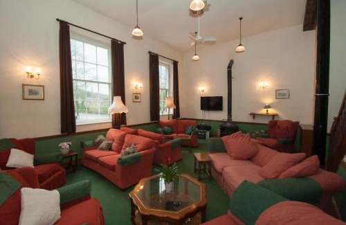 Makeney House | Family-Friendly Retreat at Makeney Chapel - Guest Rated 9/10