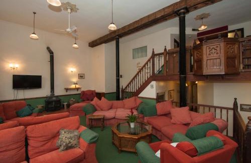 Makeney House | Family-Friendly Retreat at Makeney Chapel - Guest Rated 9/10