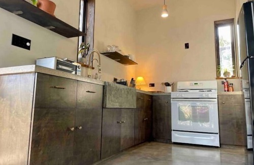 Fredericksburg House | Discover Maker's Tree Tower: Nature Retreat with Spa & Kitchen