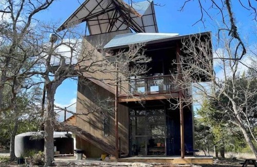 Fredericksburg House | Discover Maker's Tree Tower: Nature Retreat with Spa & Kitchen