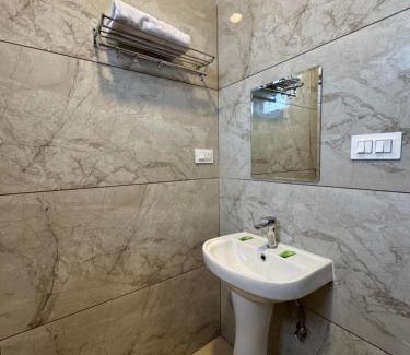 Dehradun Apartment | Makhloga Stays