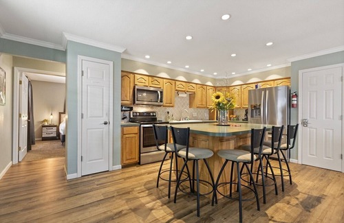 Linn Creek House | Discover Lake Memories: Water Toys, Dock Access & Fire Pit