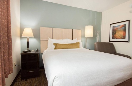 Anaheim Resort Hotel | Create Lasting Memories with Pet-Friendly Units!