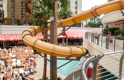Downtown Las Vegas Hotel | Unforgettable Memories with Family-Friendly Amenities!