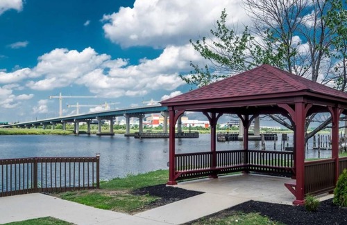 Secaucus House | Create Unforgettable Memories with Free Parking & Kitchen