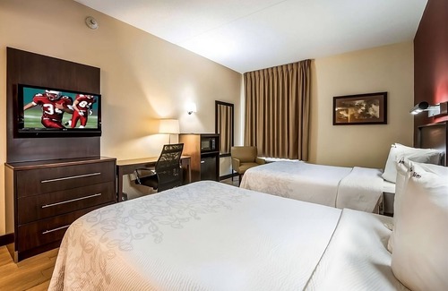East Garden City House | Create Lasting Memories Just Minutes from NYCB Theatre!