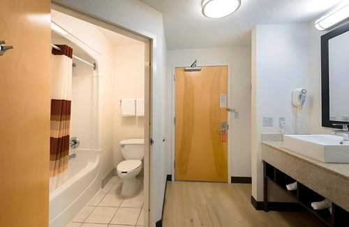 East Garden City House | Create Lasting Memories Just Minutes from NYCB Theatre!