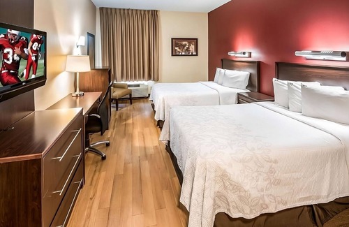 East Garden City House | Create Lasting Memories Just Minutes from NYCB Theatre!