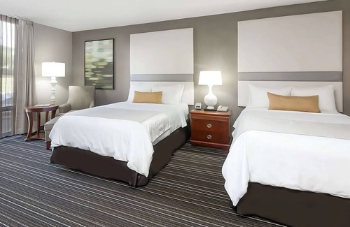 Atlanta Hotel | Create Lasting Memories: Enjoy Our Outdoor Pool & Pet-Friendly Stay