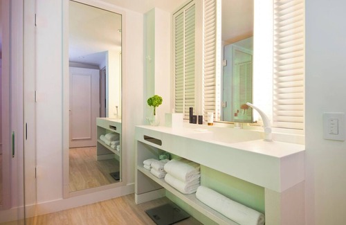 Nassau Hotel | Making The Best Memories Along The Way! Pools and Water Park! Pets Allowed!