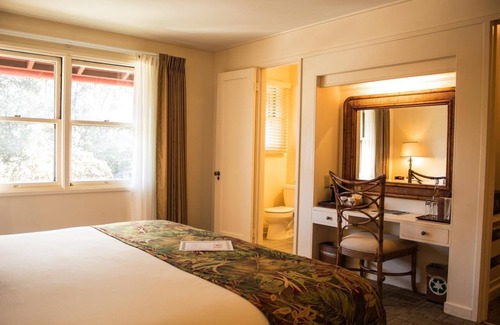 Volcano Hotel | Making The Best Memories Along The Way! Three Comfy Units, Free Parking!
