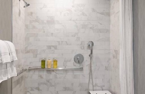 Tri-West Hotel | Unforgettable Stays with Rooftop Pool & Pet-Friendly Vibes
