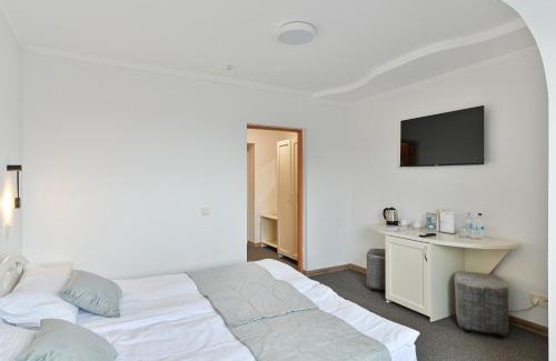 Volyn Oblast Hotel | Highly Rated Makis Hotel SPA: Pet-Friendly with Pool & More