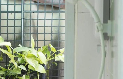 Makkasan House | Budget-Friendly Makkasan Happy Home with Hot Tub & Breakfast