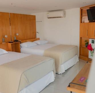Encarnacion Hotel | Discover Mako's Hotel: Family-Friendly Stay with Breakfast