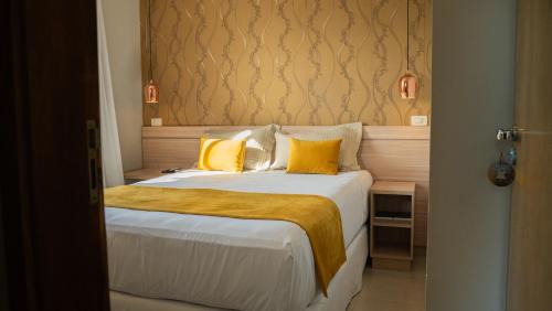 Encarnacion Hotel | Discover Mako's Hotel: Family-Friendly Stay with Breakfast