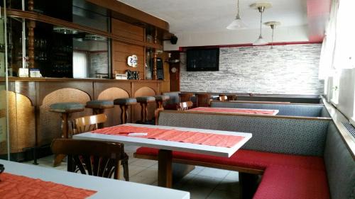 Wels House | Budget-Friendly Stay at Makss with On-Site Restaurant