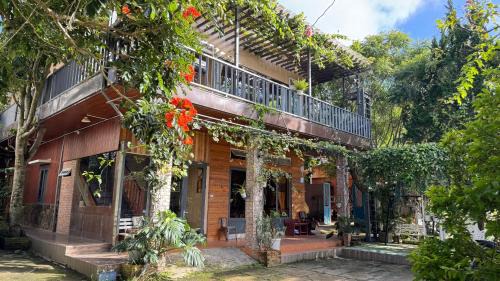 Da Lat Apartment | Discover Malá Home & Coffee: Pet-Friendly Retreat with Breakfast