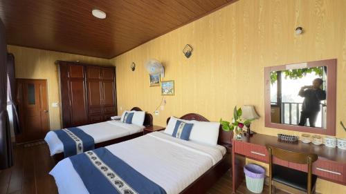 Da Lat Apartment | Discover Malá Home & Coffee: Pet-Friendly Retreat with Breakfast