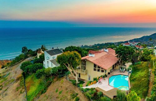 Eastern Malibu House | Experience Ocean Views at Our 4-Star Pet-Friendly Hotel