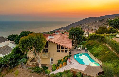 Eastern Malibu House | Experience Ocean Views at Our 4-Star Pet-Friendly Hotel