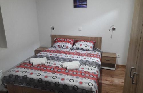 North Macedonia Apartment | Budget-Friendly Stay at Mal Odmor with Hot Tub & Breakfast