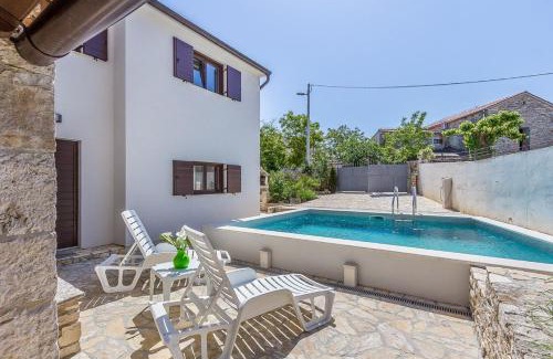 Peresiji House | Villa Mala Hiza: Exceptional 4-Star Stay with Pool Access