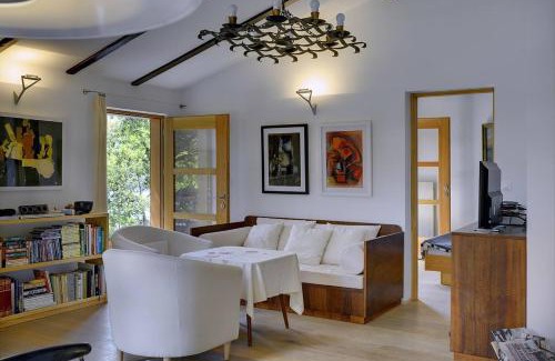 Rakalj House | Elegant Mala Villa: Oceanfront Bliss & Guest Rated 9.7