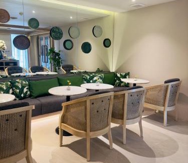 Chang Khlan Hotel | Experience Maladee Rendezvous Hotel Chiang Mai - Guest Rated 10/10