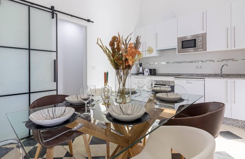 La Victoria Apartment | Cozy Malaga Center Flat with Balcony near Picasso Plaza
