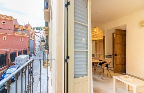 La Victoria Apartment | Modern Malaga Center Flat with Family-Friendly Amenities