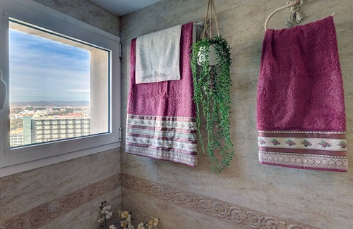 Torremolinos Apartment | Malaga Paradise Home: Oceanfront Escape with Pool Access