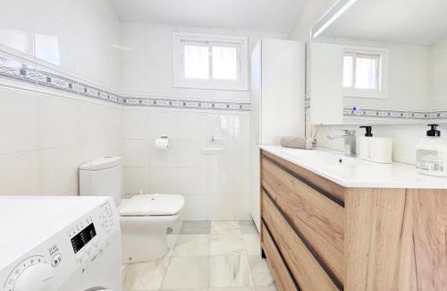 Pedregalejo Playa Apartment | Experience Oceanfront Comfort at Malagadevacaciones Elcano 20